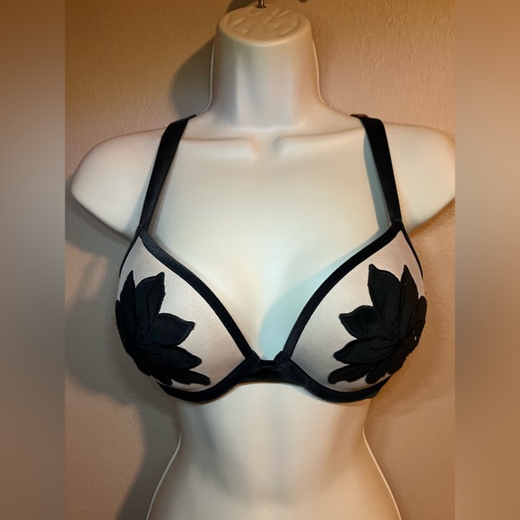Victoria’s Secret bra - Picture 2 of 4
